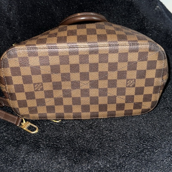 Louis Vuitton Siena - Picture 10 of 16